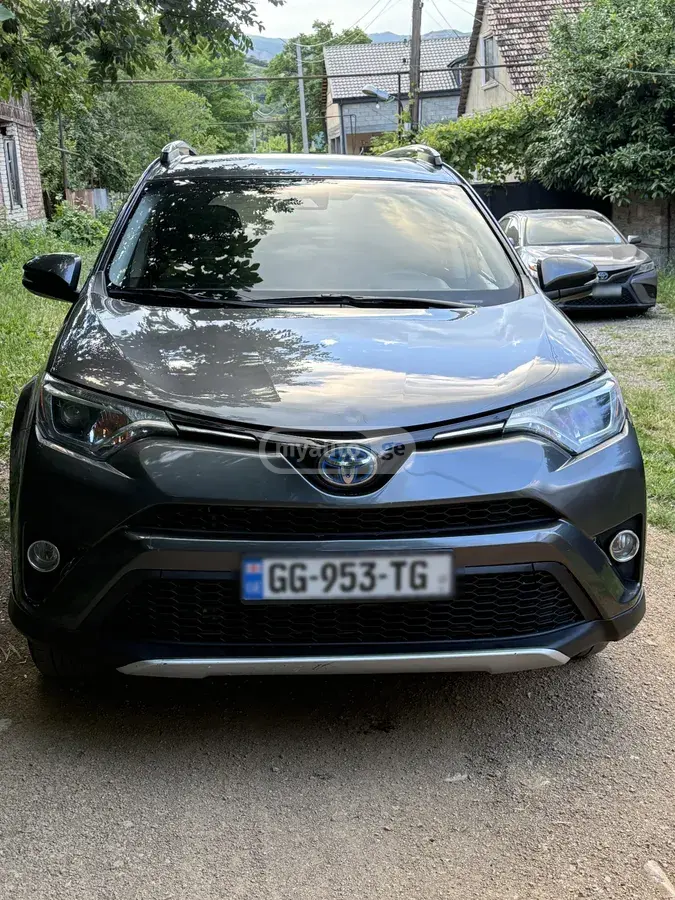 Toyota RAV4 2018 — photo 2