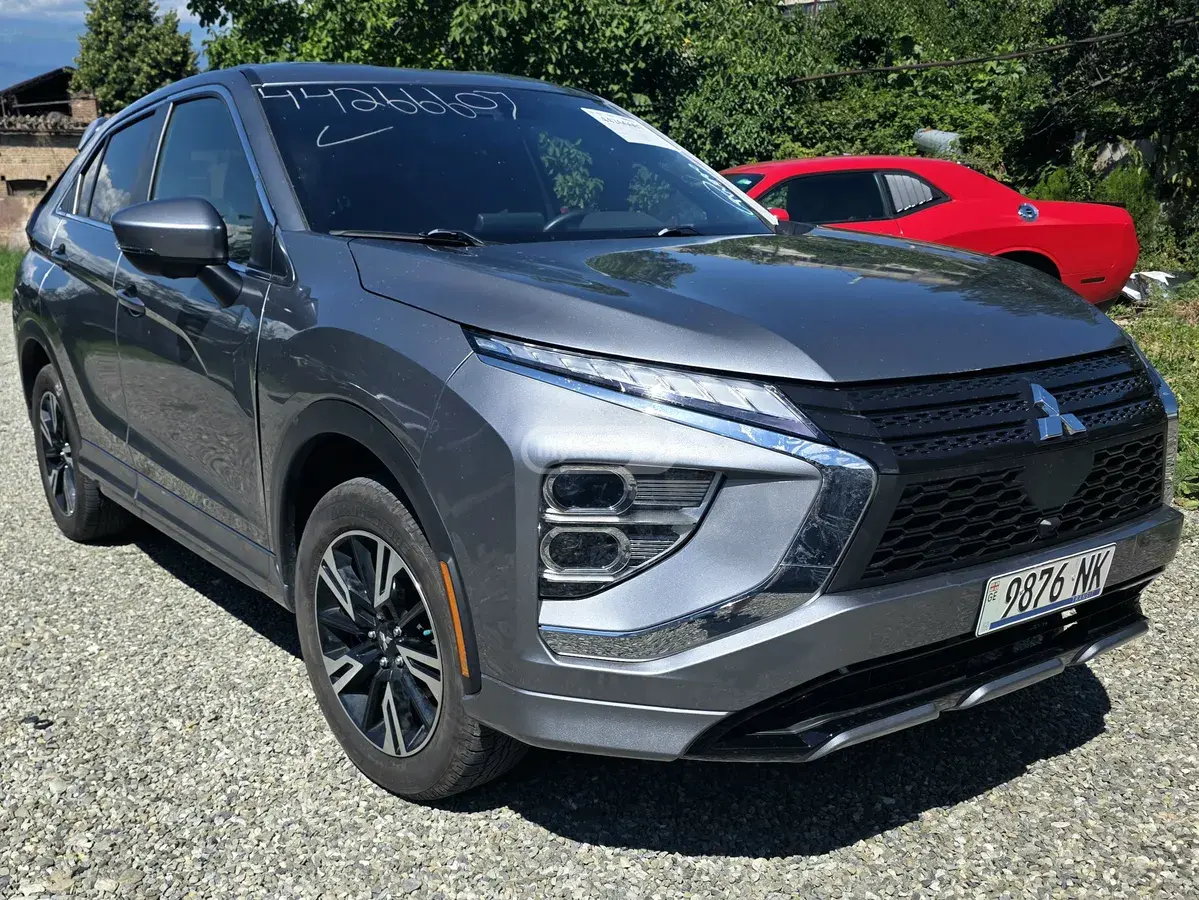 Mitsubishi Eclipse Cross 2022 — photo 2