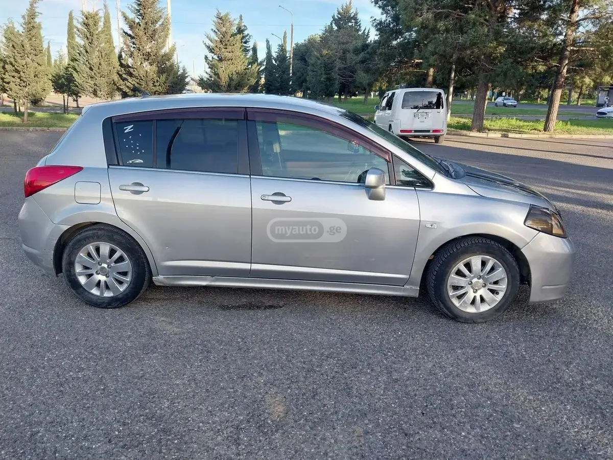 Nissan Tiida 2005 — photo 2