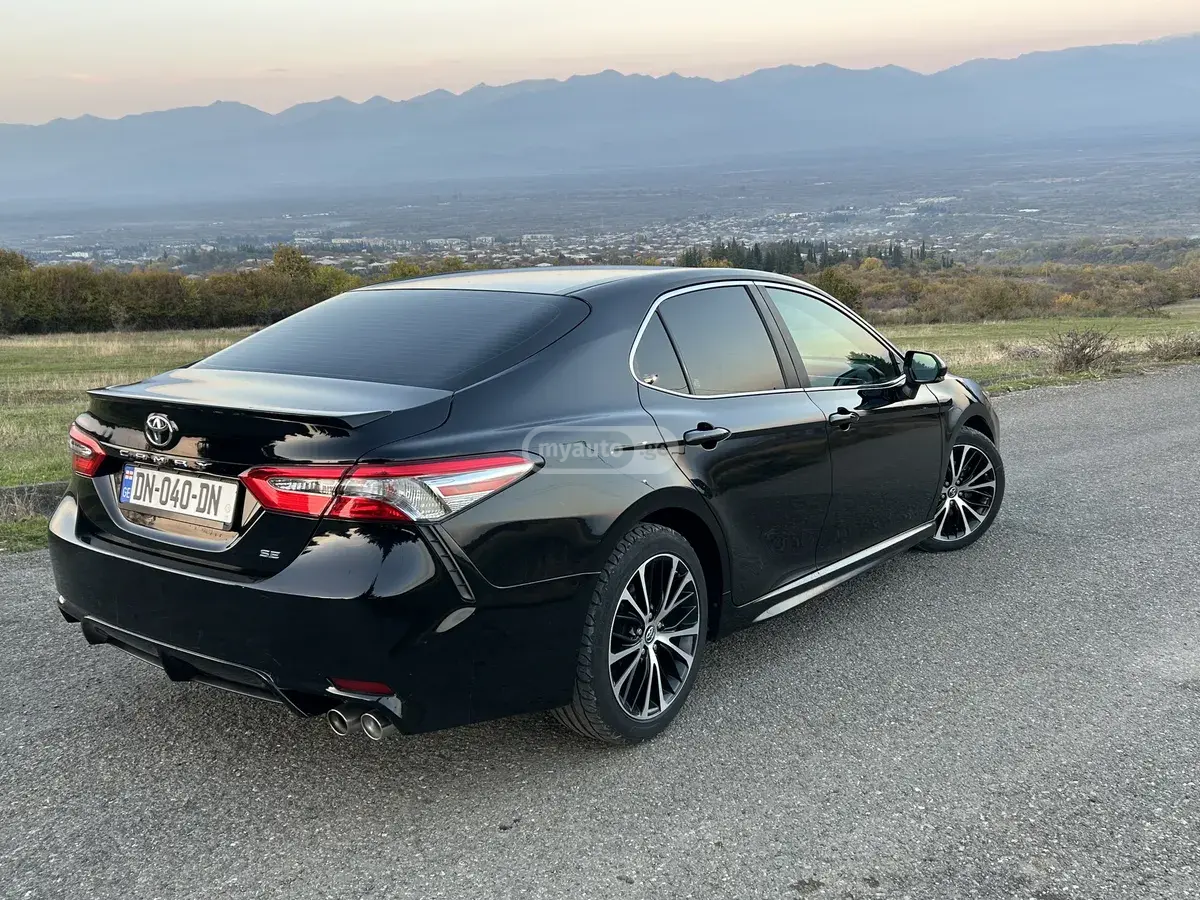 Toyota Camry 2017 — photo 2