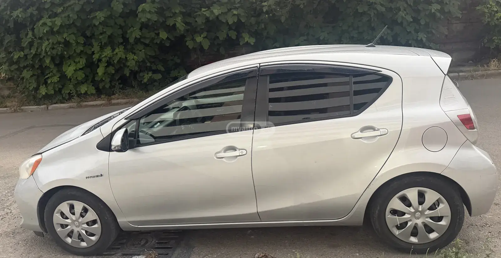 Toyota Prius C 2012 — photo 2