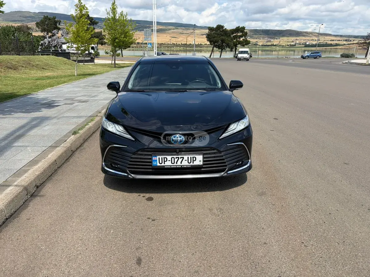 Toyota Camry 2023 — photo 2