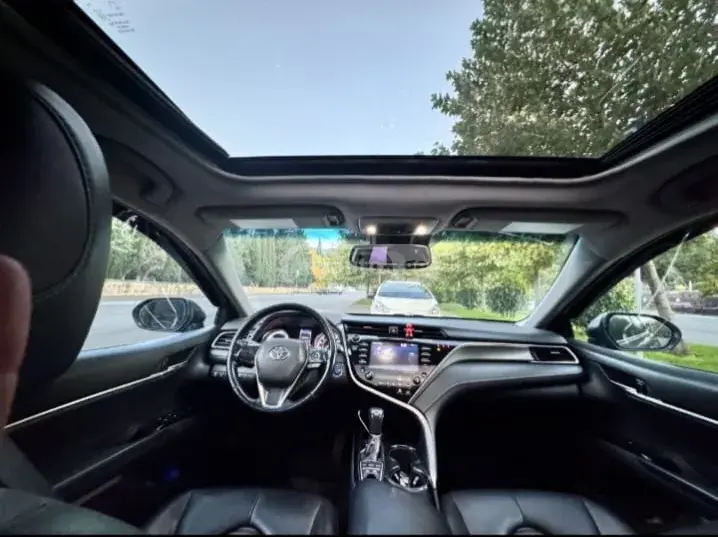 Toyota Camry 2018 — photo 2