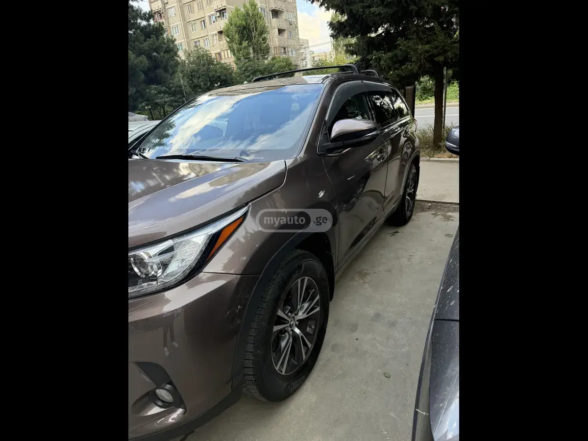 Toyota Highlander 2018 — photo 2