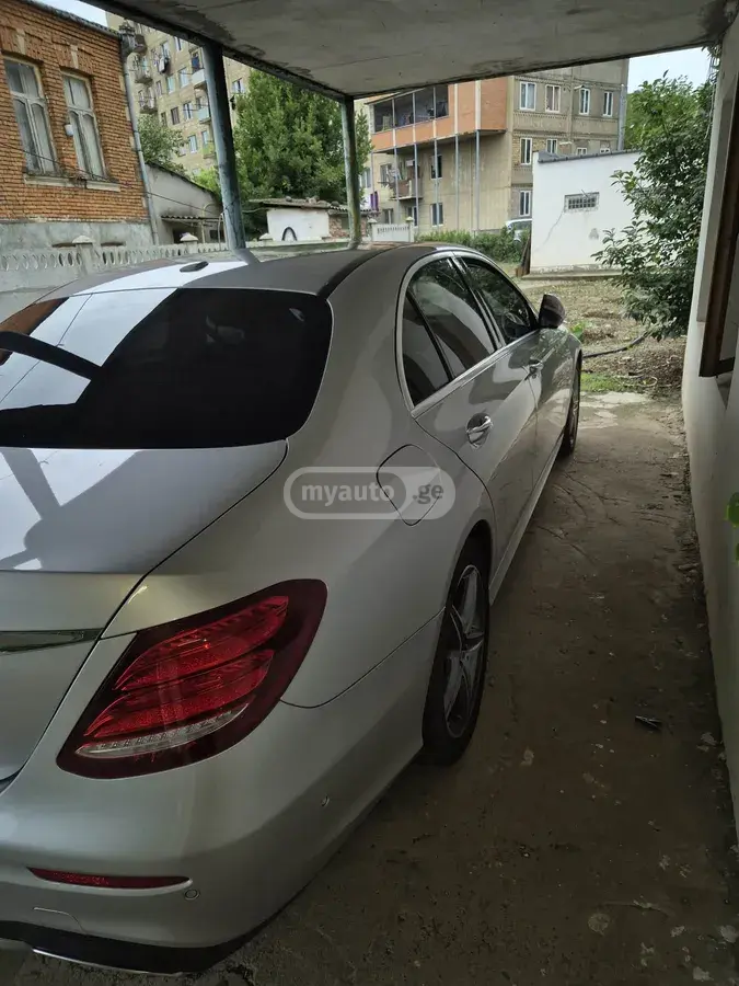 Mercedes-Benz E 300 2016 — photo 2