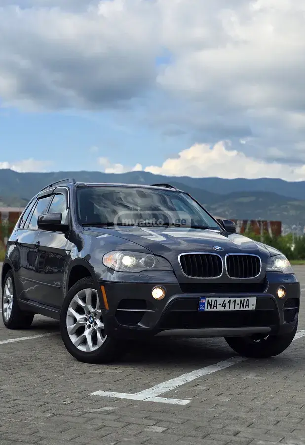 BMW X5 2011 — photo 2