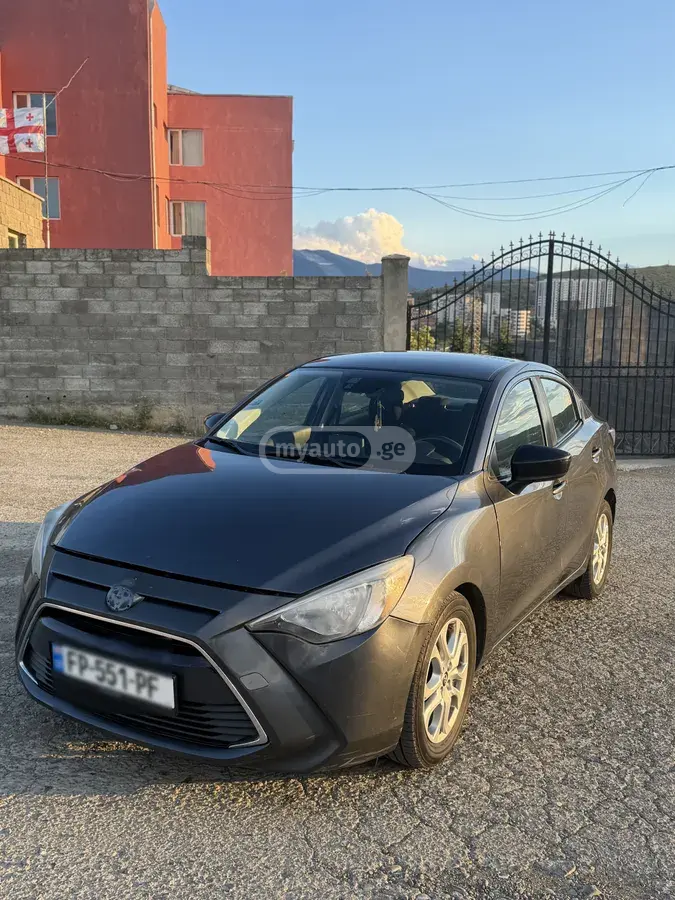 Toyota Yaris iA 2017 — photo 2