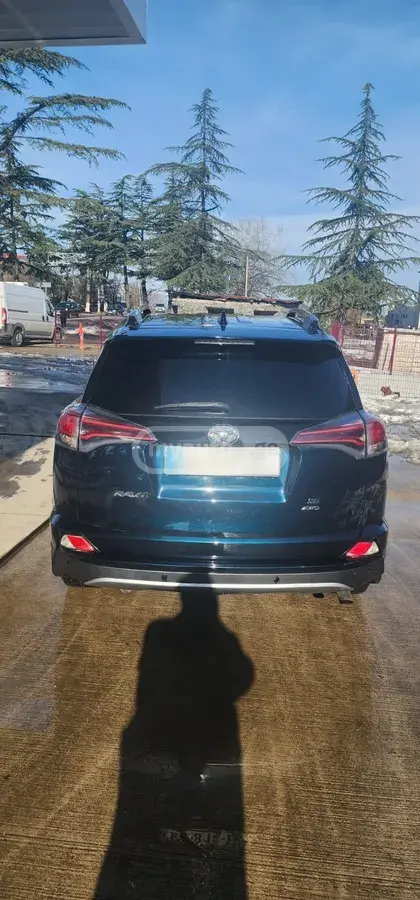 Toyota RAV4 2017 — photo 2