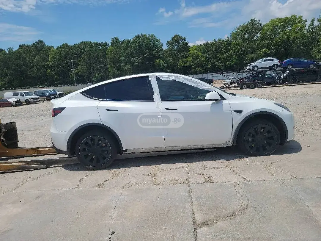 Tesla Model Y 2021 — photo 2