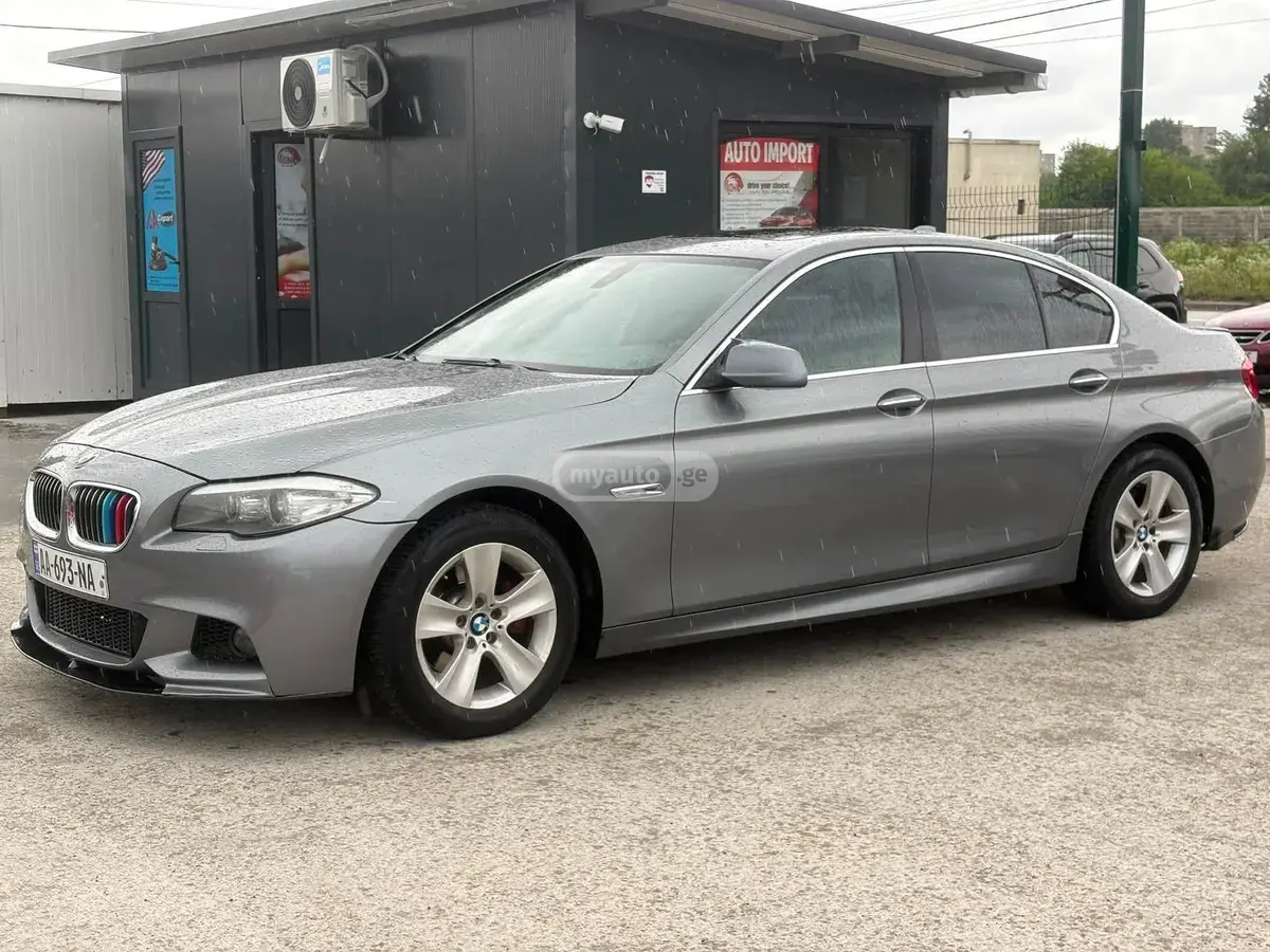 BMW 530 2011 — photo 2