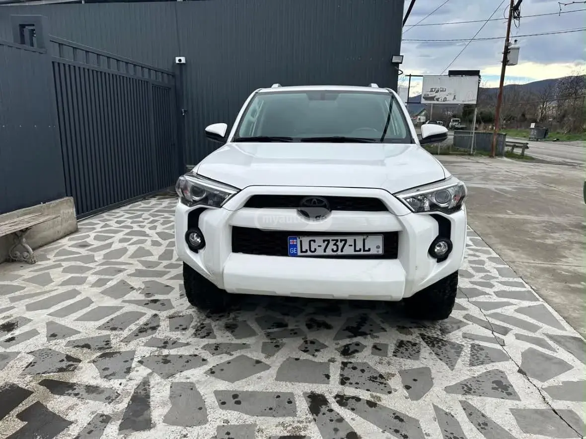 Toyota 4Runner 2018 — photo 2
