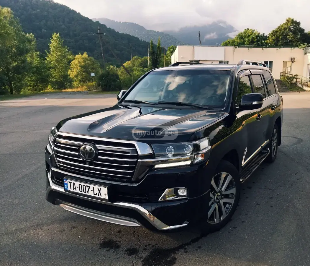 Toyota Land Cruiser 2017 — photo 2