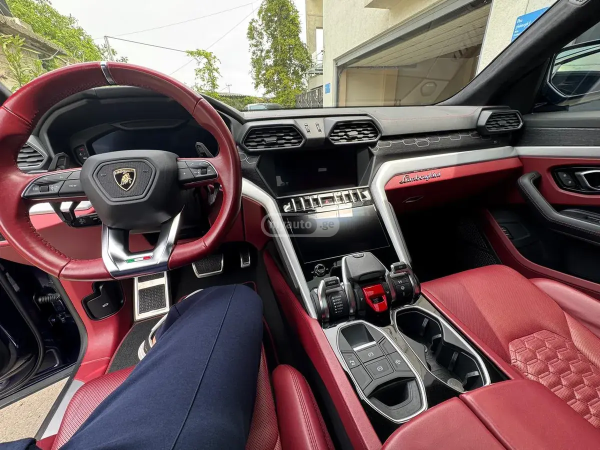 Lamborghini Urus 2019 — photo 2