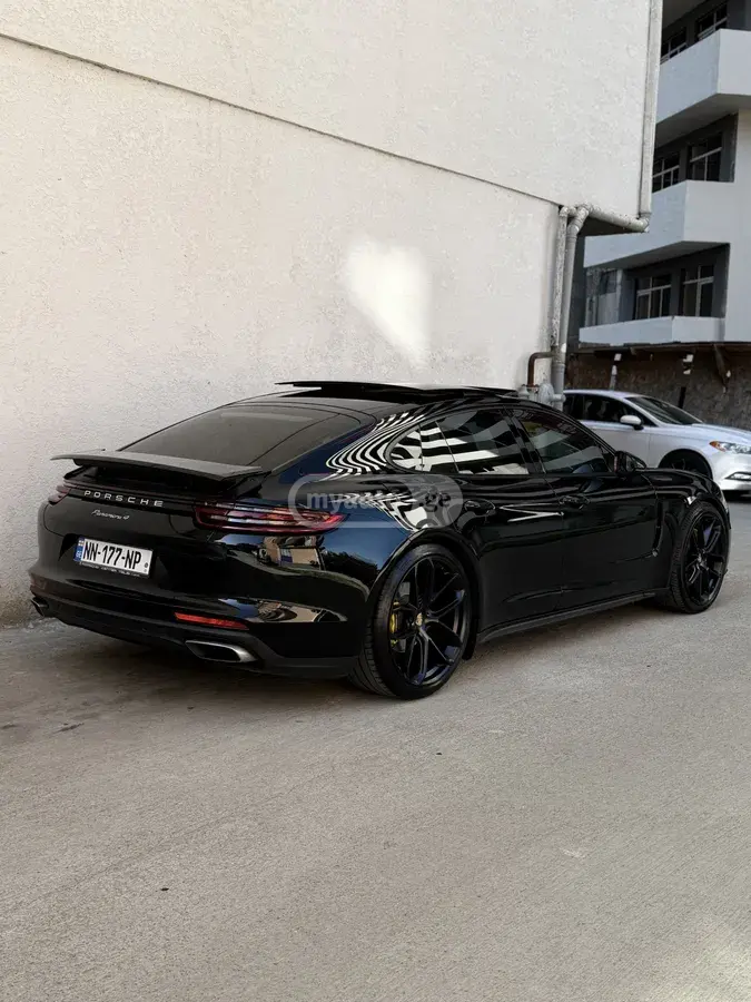 Porsche Panamera 2019 — photo 2