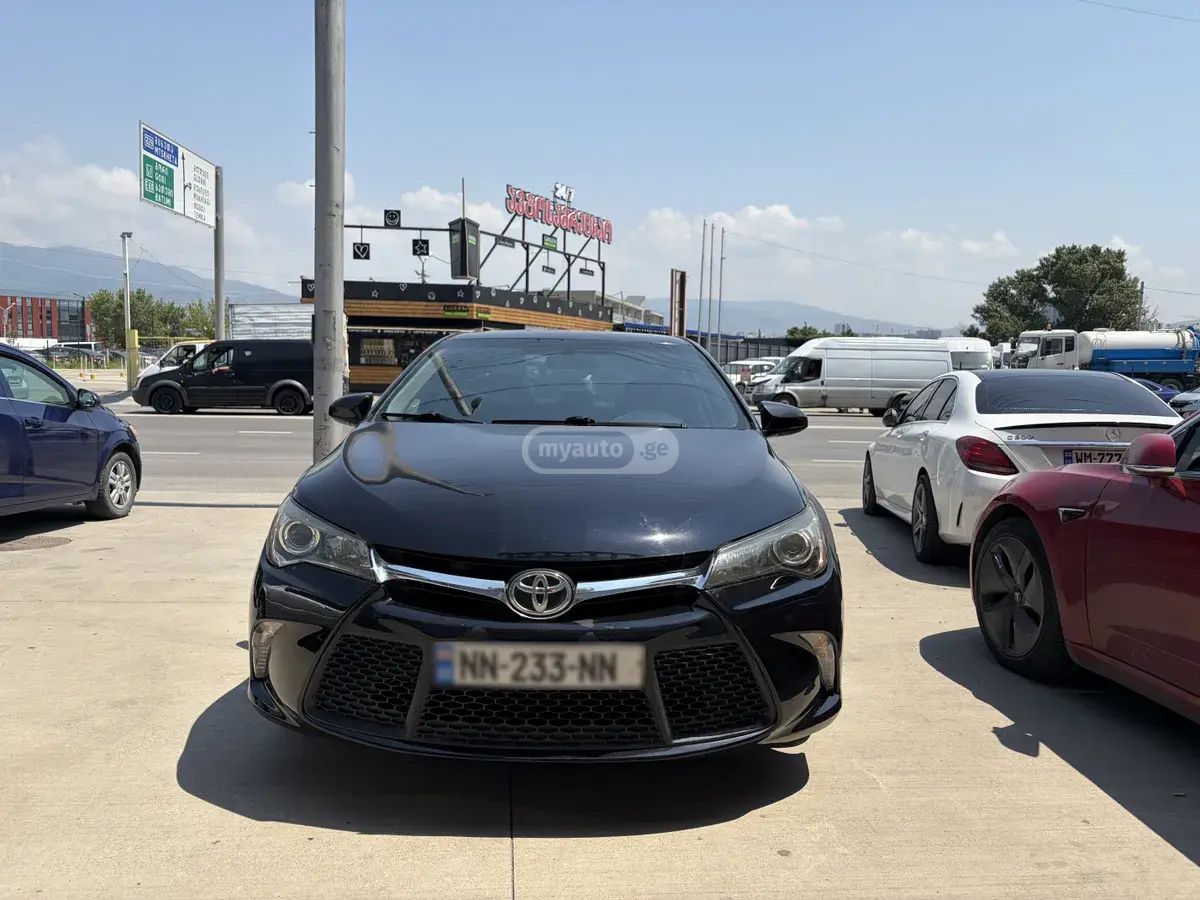 Toyota Camry 2015 — photo 2