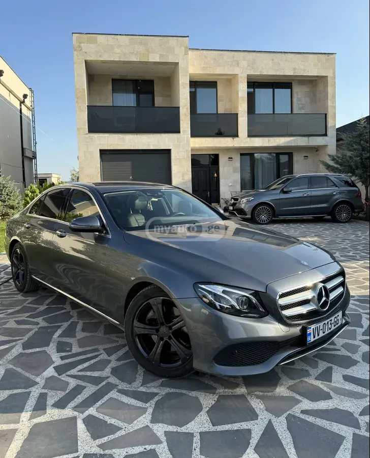 Mercedes-Benz E 220