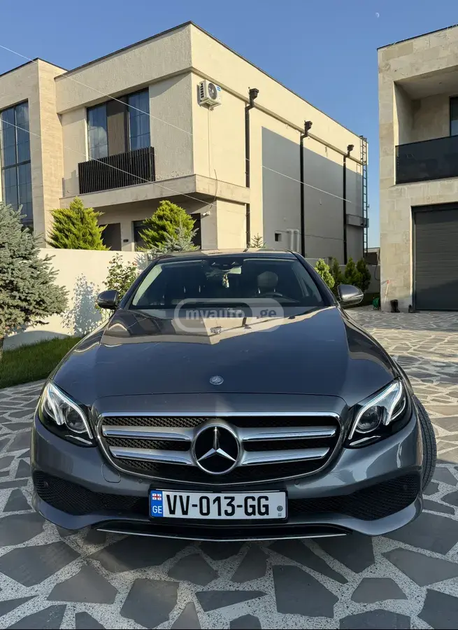 Mercedes-Benz E 220 2017 — photo 2