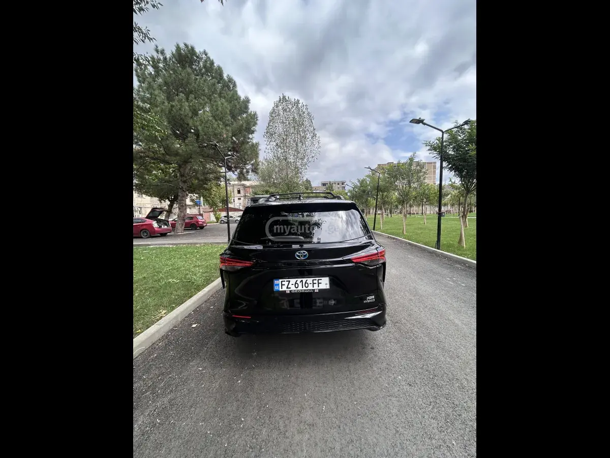 Toyota Sienna 2021 — photo 2