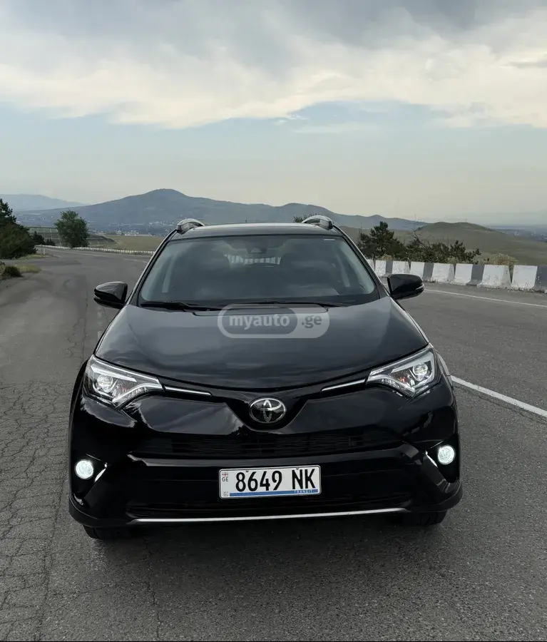 Toyota RAV4 2018 — photo 2
