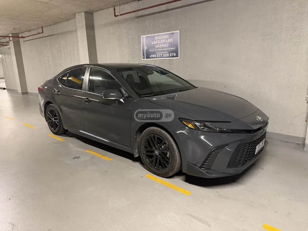 Toyota Camry 2025 — photo 2