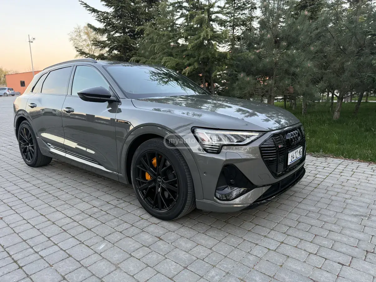 Audi e-tron 2023 — photo 2