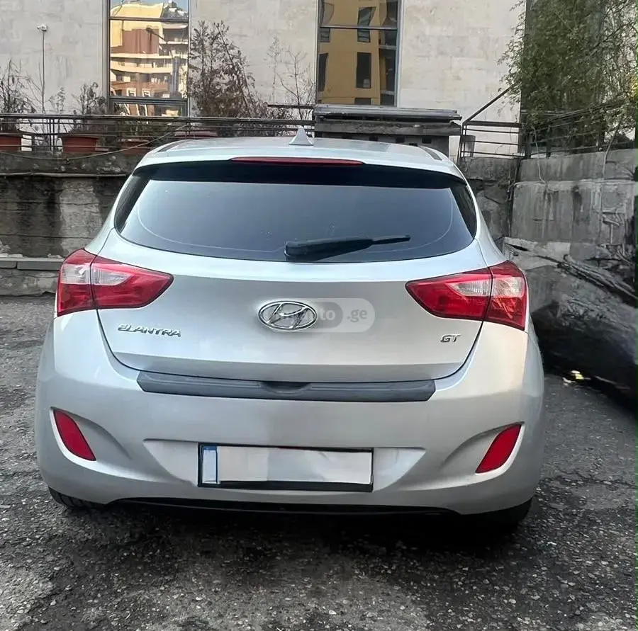 Hyundai Elantra 2013 — photo 2