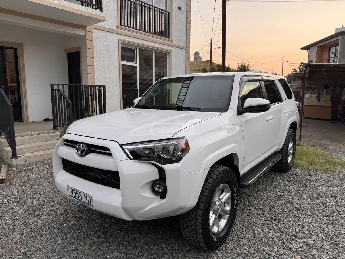 Toyota 4Runner 2017 — photo 2