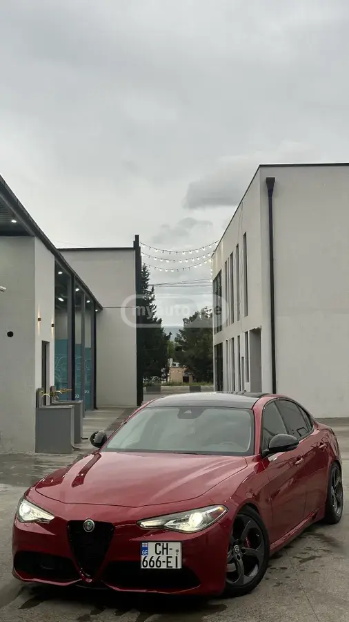 Alfa Romeo Giulia 2017 — photo 2