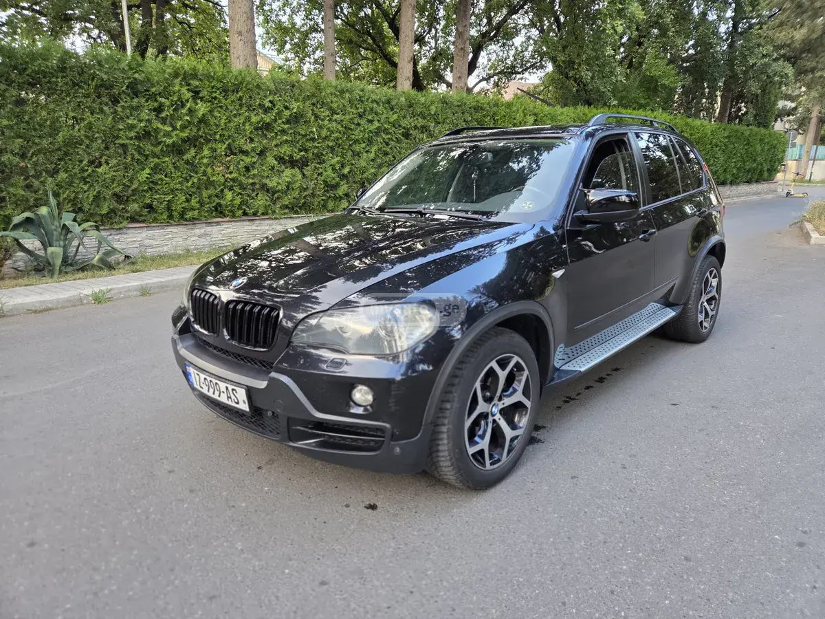 BMW X5 2010 — photo 2