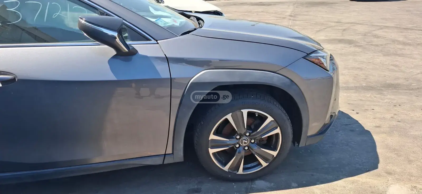 Lexus UX 250 h 2020 — photo 2