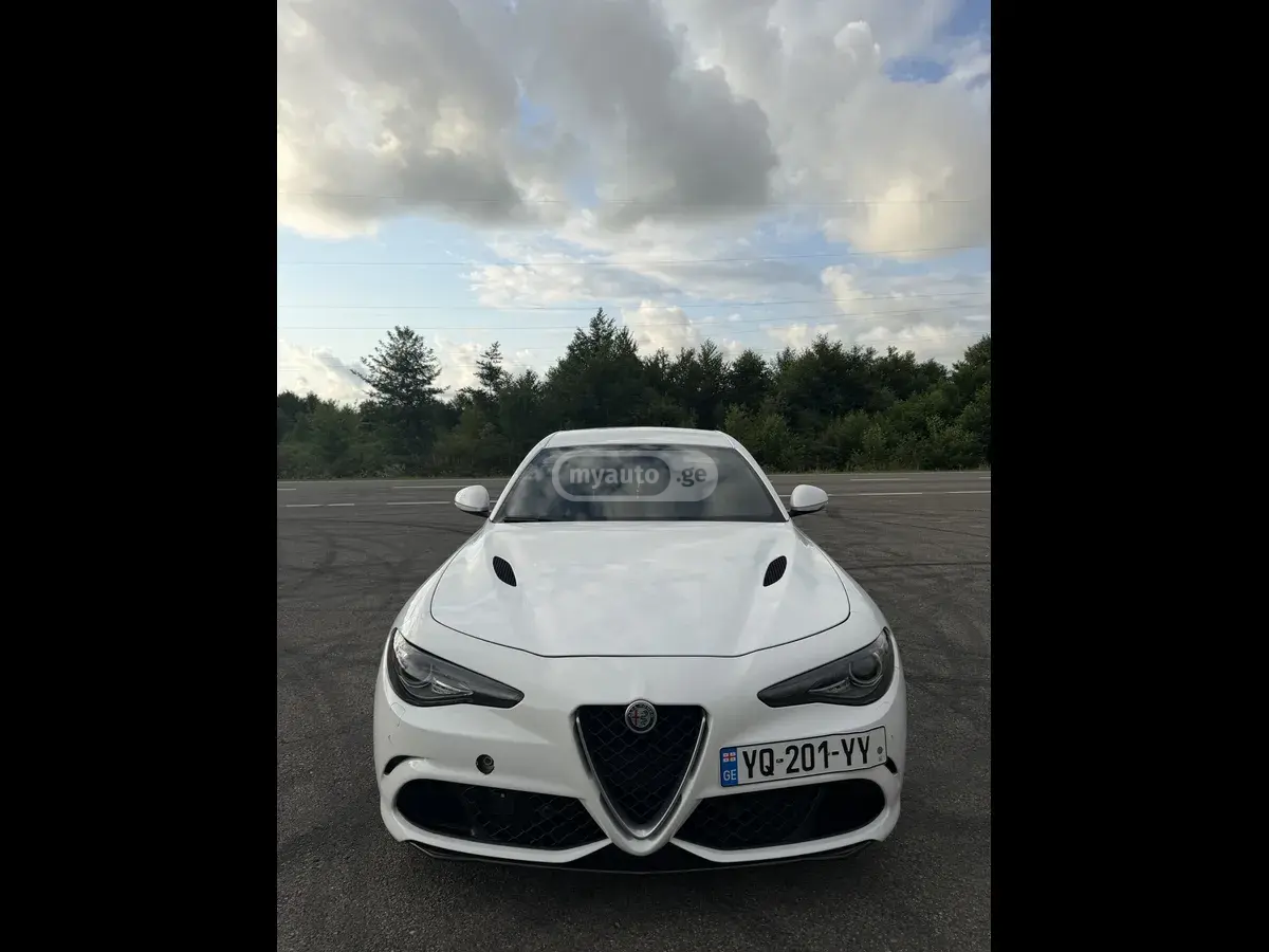 Alfa Romeo Giulia 2018 — photo 2