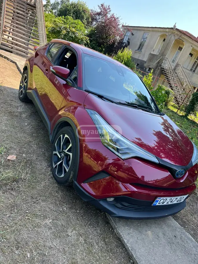 Toyota C-HR 2018 — photo 2