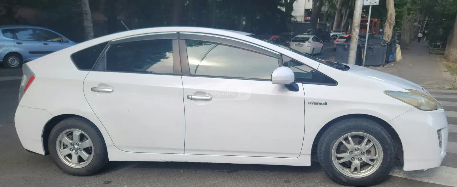Toyota Prius 2011 — photo 2
