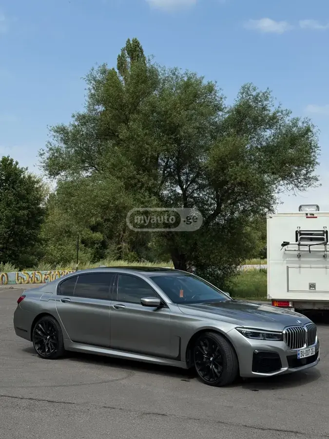 BMW 740 2022 — photo 2