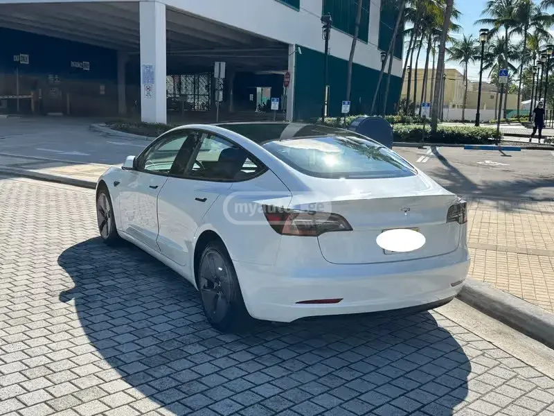 Tesla Model 3 2023 — photo 2