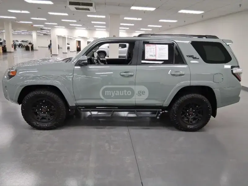 Toyota 4Runner 2023 — photo 2