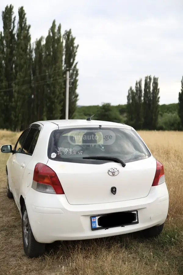 Toyota Vitz 2009 — photo 2