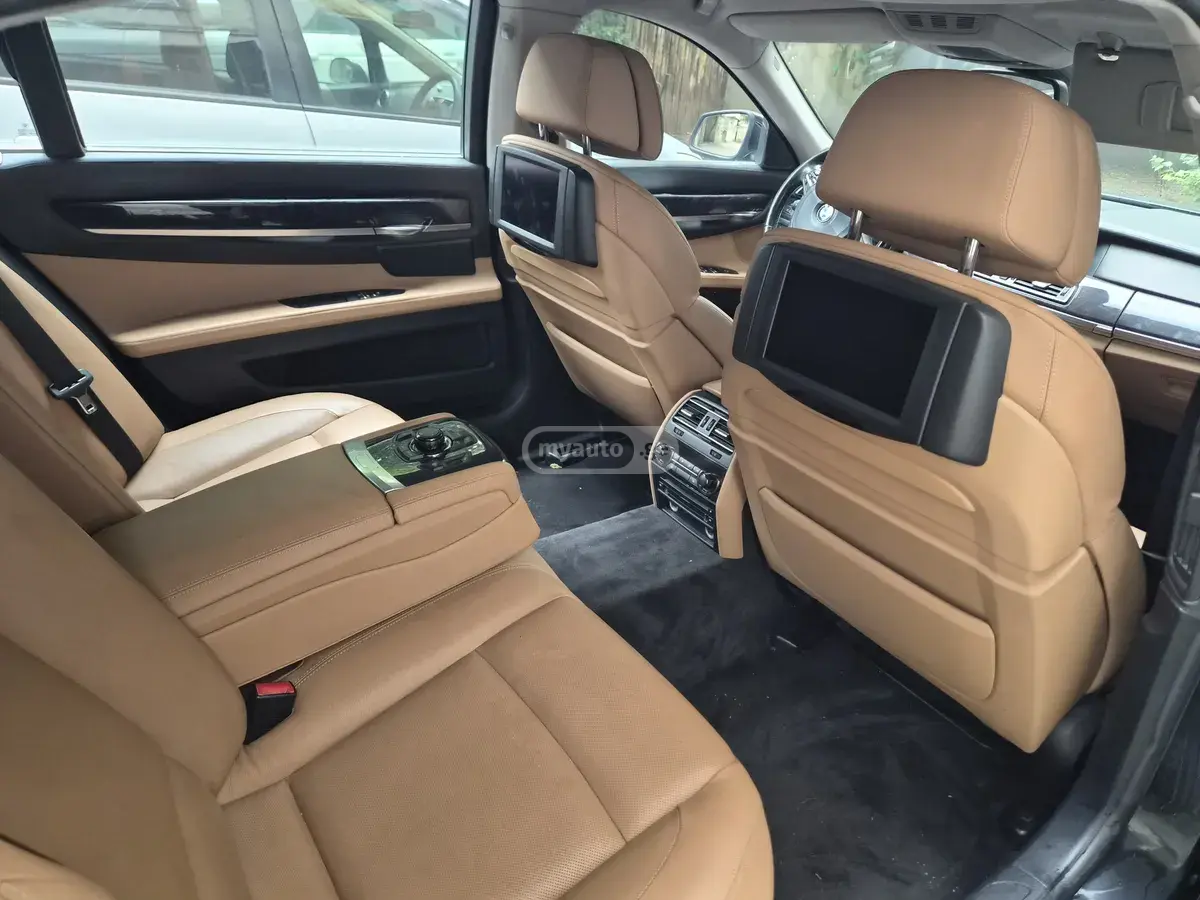 BMW 750