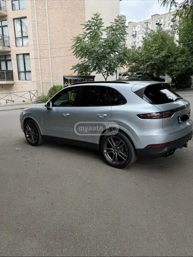 Porsche Cayenne 2019 — photo 2