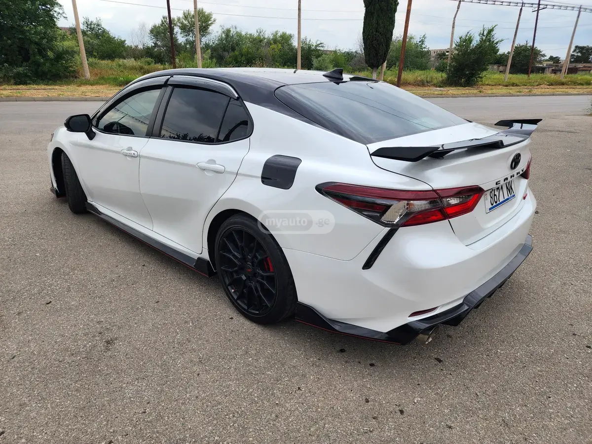 Toyota Camry 2022 — photo 2