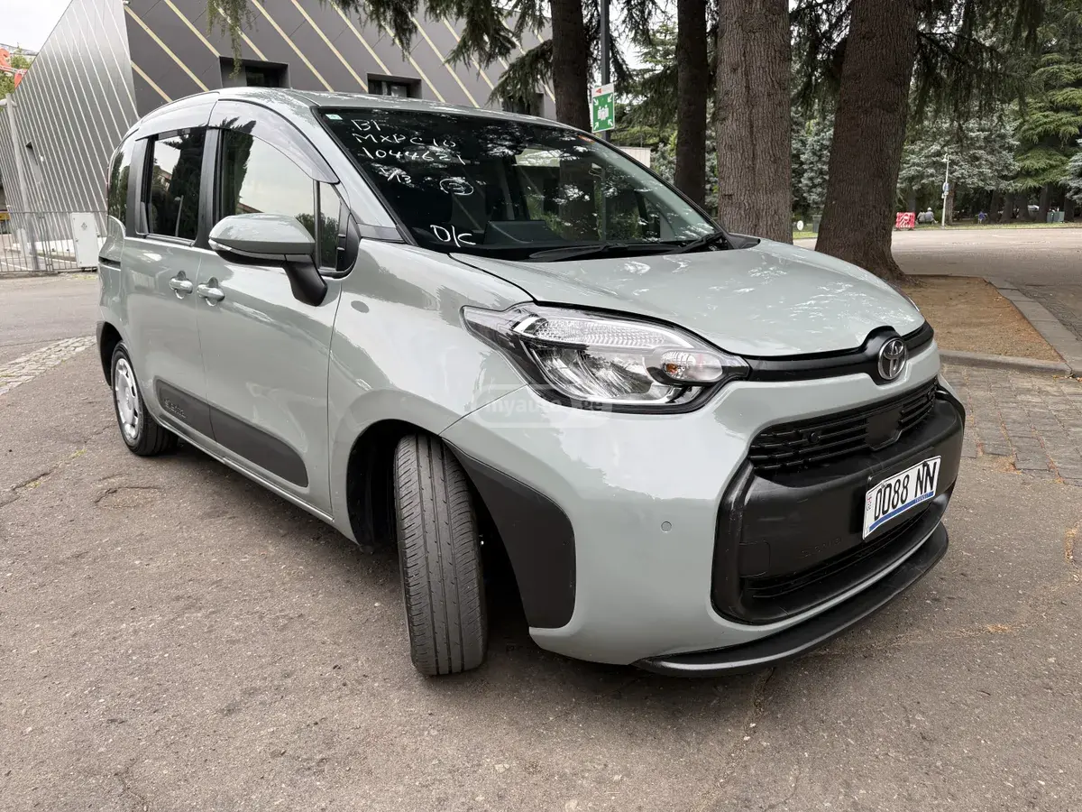 Toyota Sienta 2024 — photo 2