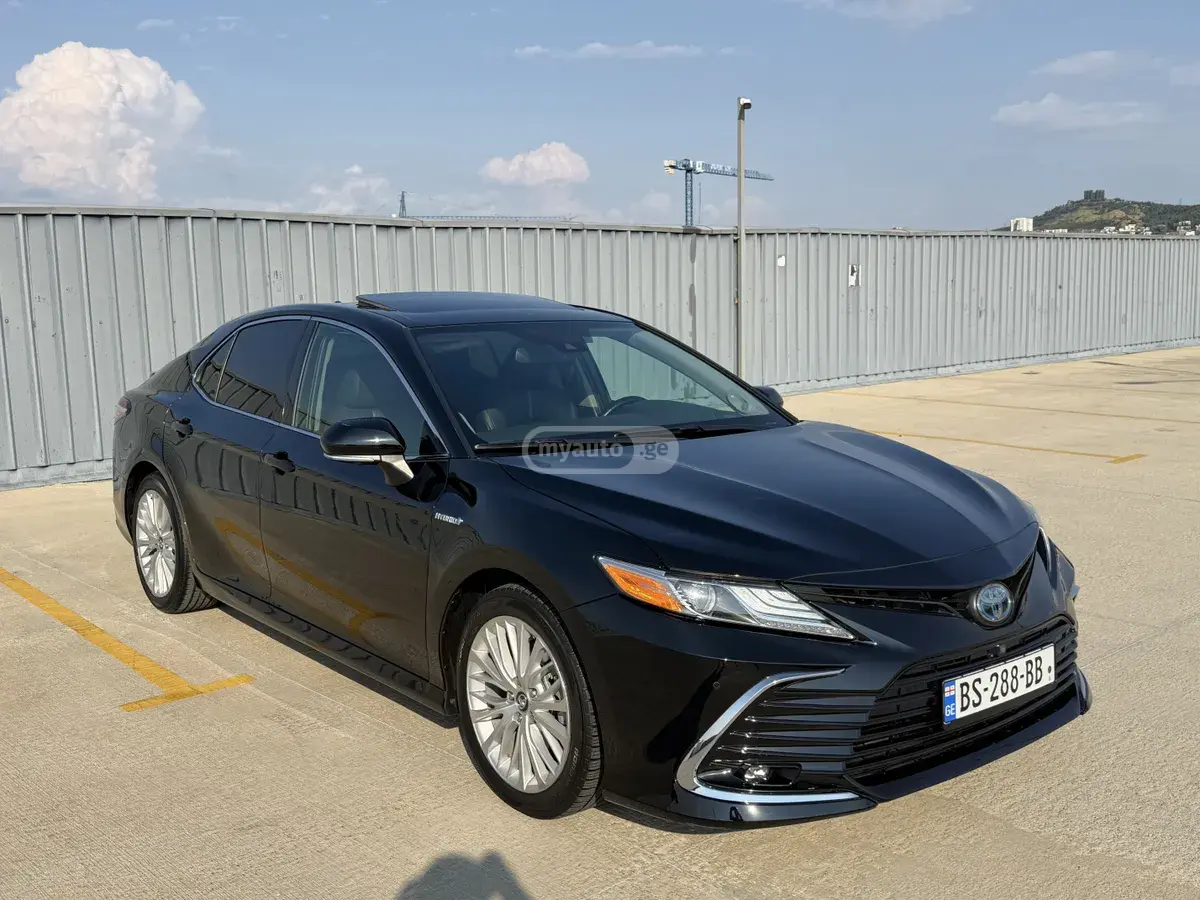 Toyota Camry 2018 — photo 2