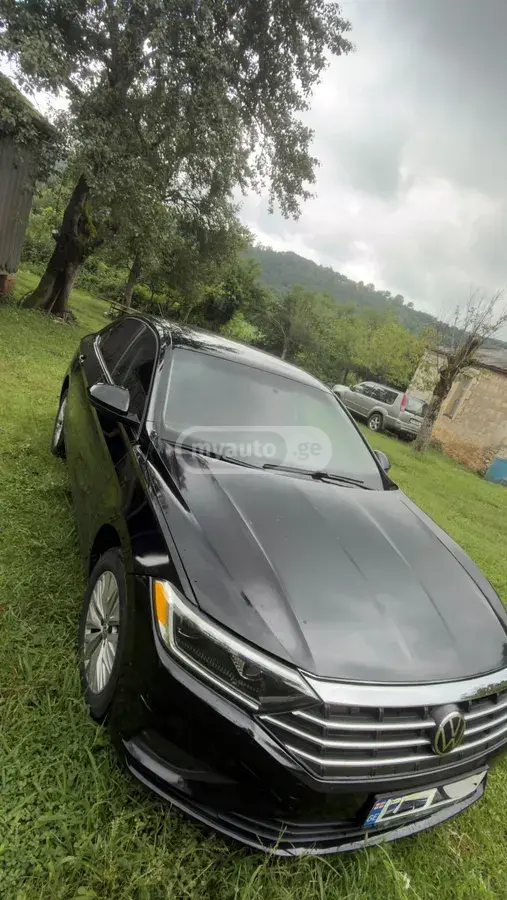 Volkswagen Jetta 2019 — photo 2
