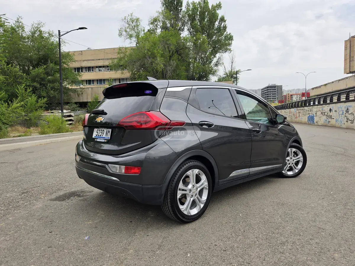 Chevrolet Bolt EV 2017 — photo 2