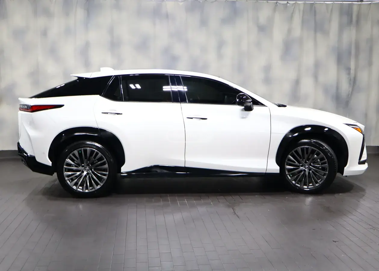 Lexus RZ 450e 2023 — photo 2