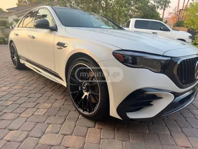 Mercedes-Benz E53 AMG 2025 — photo 2