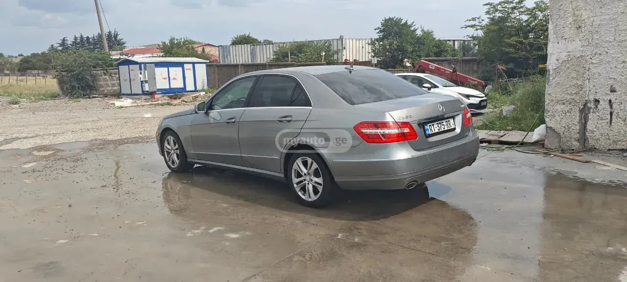 Mercedes-Benz E 350 2010 — photo 2