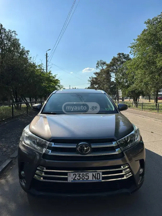Toyota Highlander 2018 — photo 2