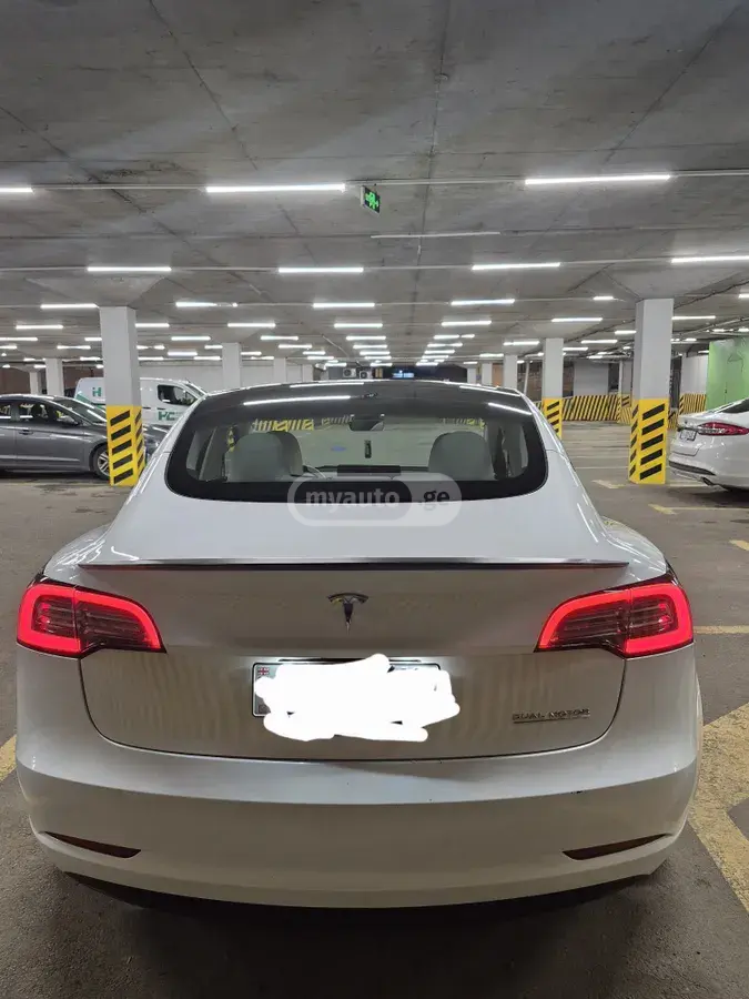 Tesla Model 3 2023 — photo 2