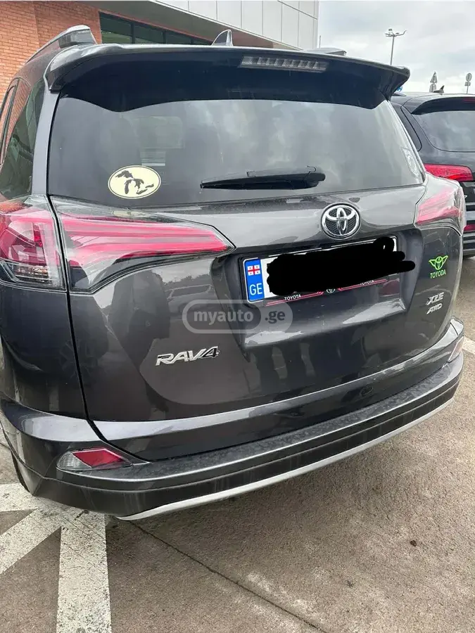 Toyota RAV4 2016 — photo 2